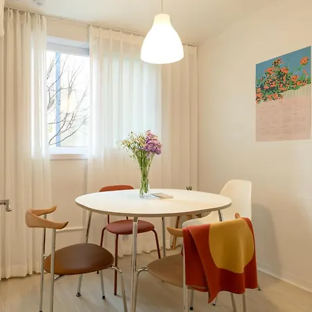 Poom Stay, Airport Bus, Cozy Stay For Seoul Travelers,Yeomchang Stn, Line 9 Express