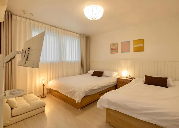 Poom Stay, Airport Bus, Cozy For Travelers,yeomchang Stn, Line 9 Express *
